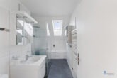 02_Badezimmer - Exklusive 3.5-Zimmer-Dachwohnung mit Wintergarten – Modernes Wohnen in Baar (ZG)