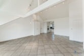 02_Wohnzimmer - Exklusive 3.5-Zimmer-Dachwohnung mit Wintergarten – Modernes Wohnen in Baar (ZG)